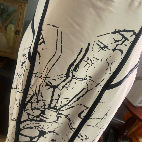 Elegant Black and White Dress - Picture 2 of 9